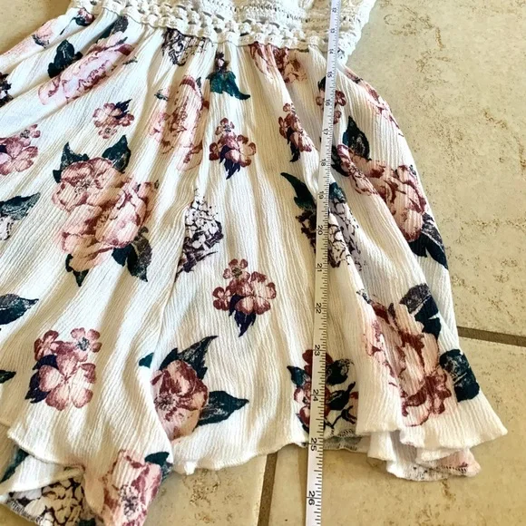 *SOLD ON OTHER SITE* Streetwear Society Floral Romper Size Medium - Picture 9 of 12